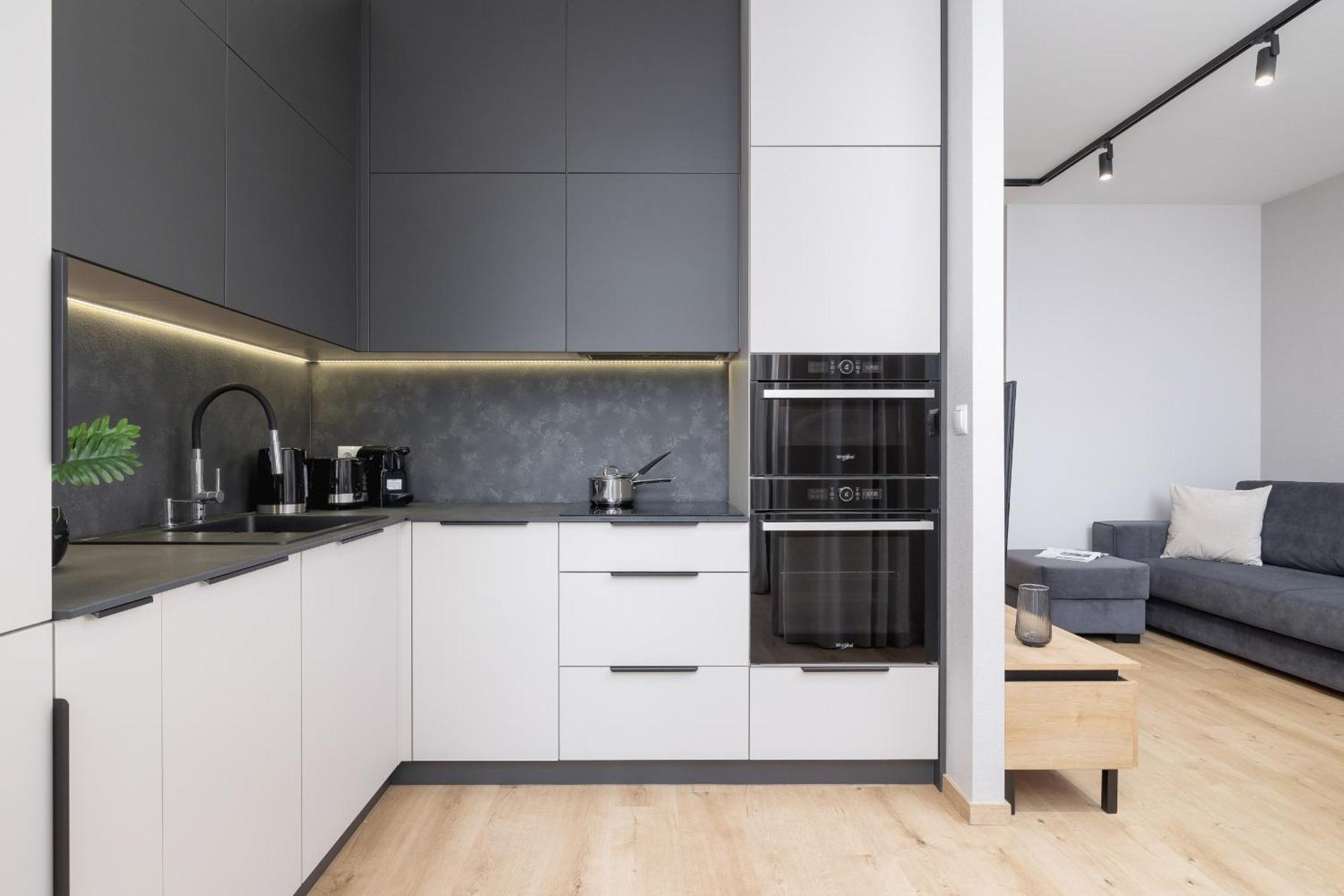 Bright Apartment In Krakow With Garden, Air Conditioning, Parking And Desk By Renters Prestige Екстериор снимка