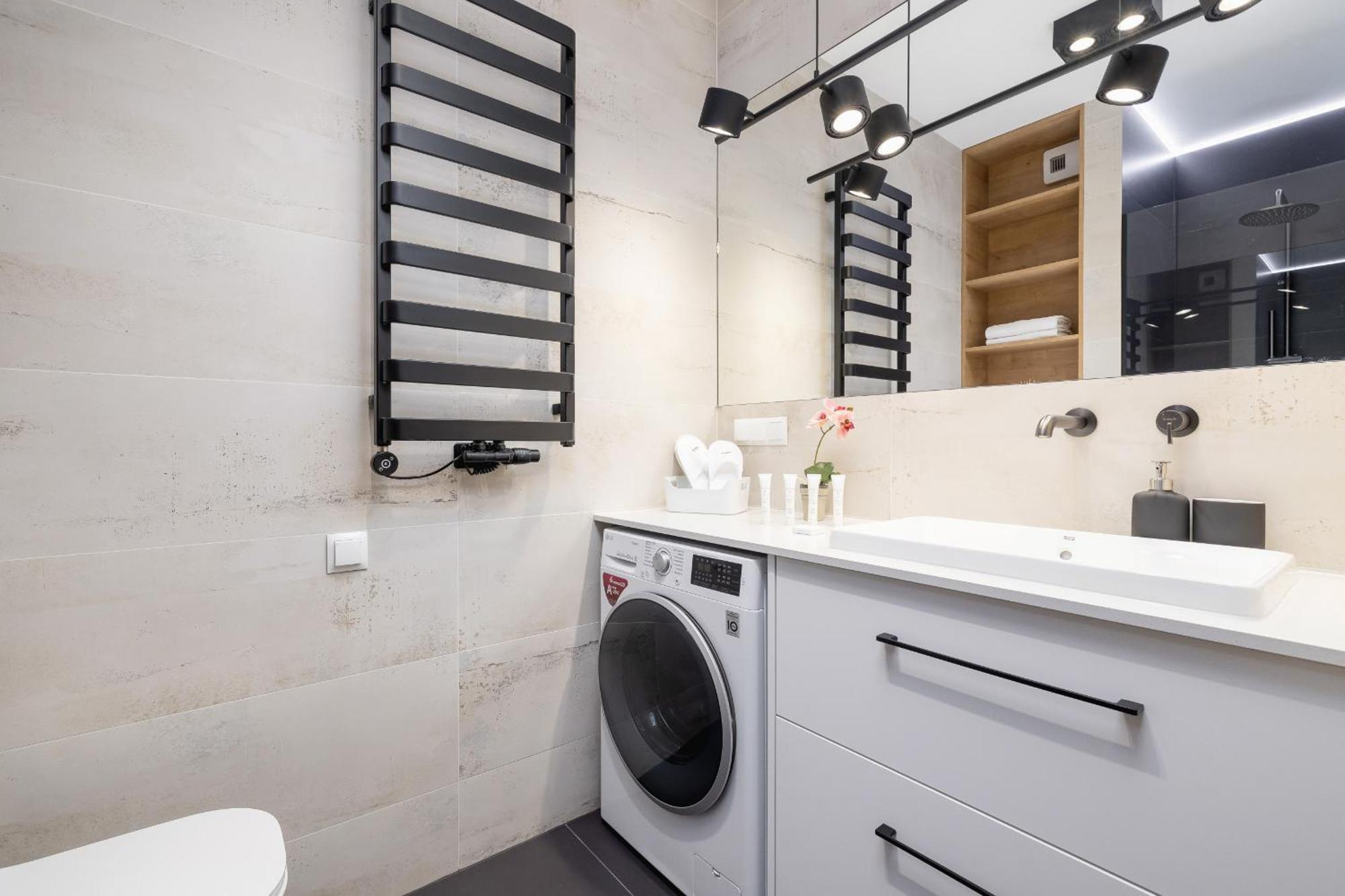 Bright Apartment In Krakow With Garden, Air Conditioning, Parking And Desk By Renters Prestige Екстериор снимка