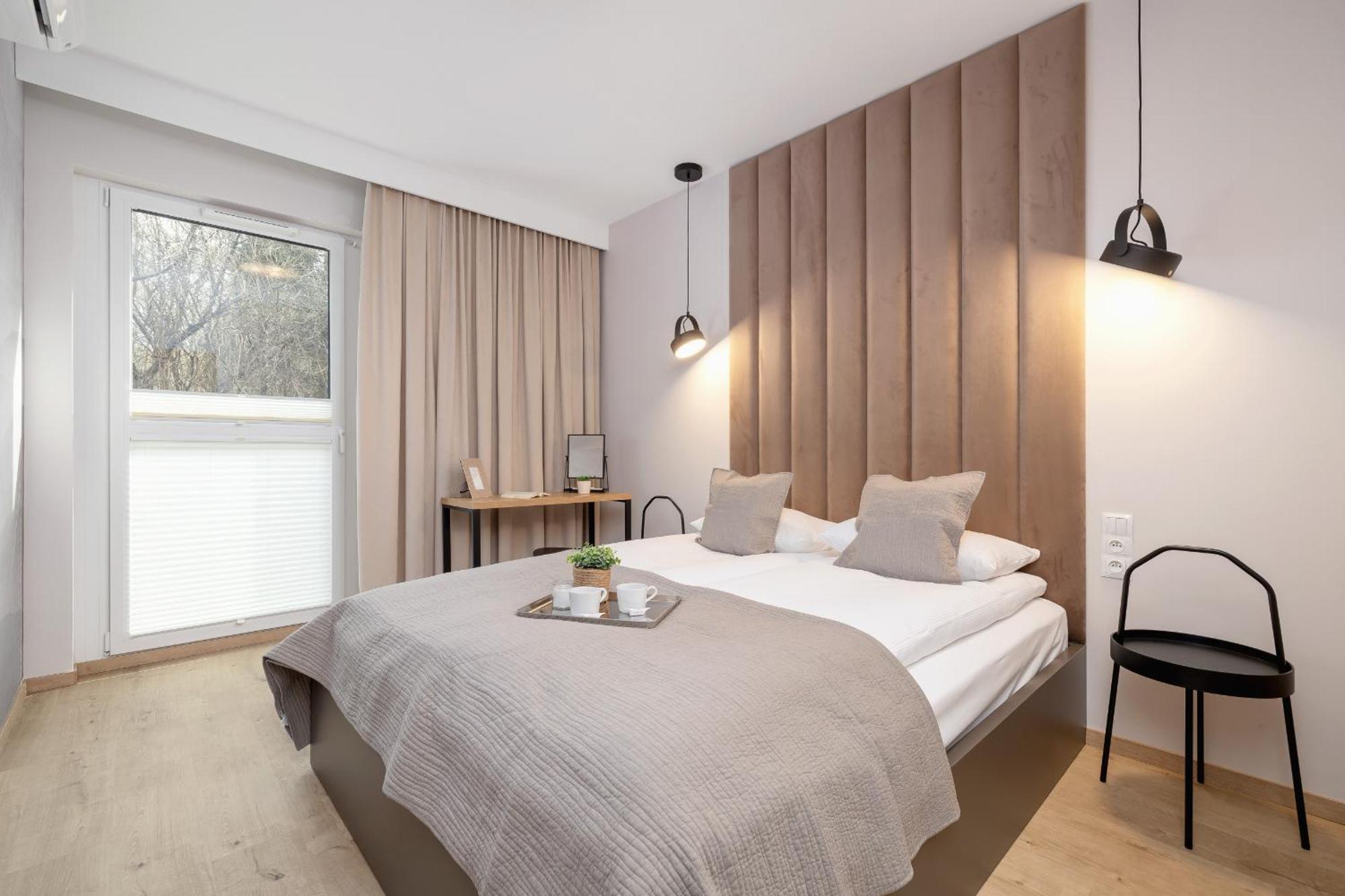 Bright Apartment In Krakow With Garden, Air Conditioning, Parking And Desk By Renters Prestige Екстериор снимка