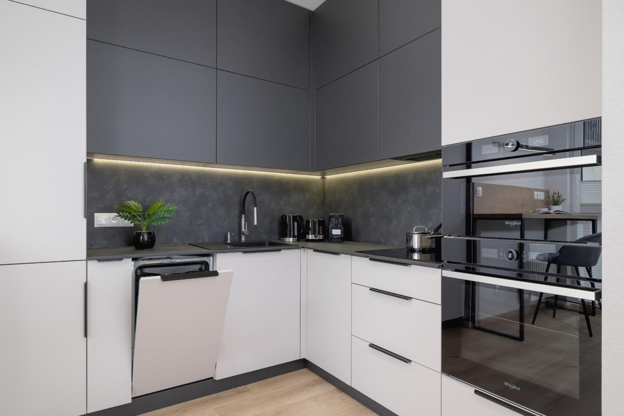 Bright Apartment In Krakow With Garden, Air Conditioning, Parking And Desk By Renters Prestige Екстериор снимка