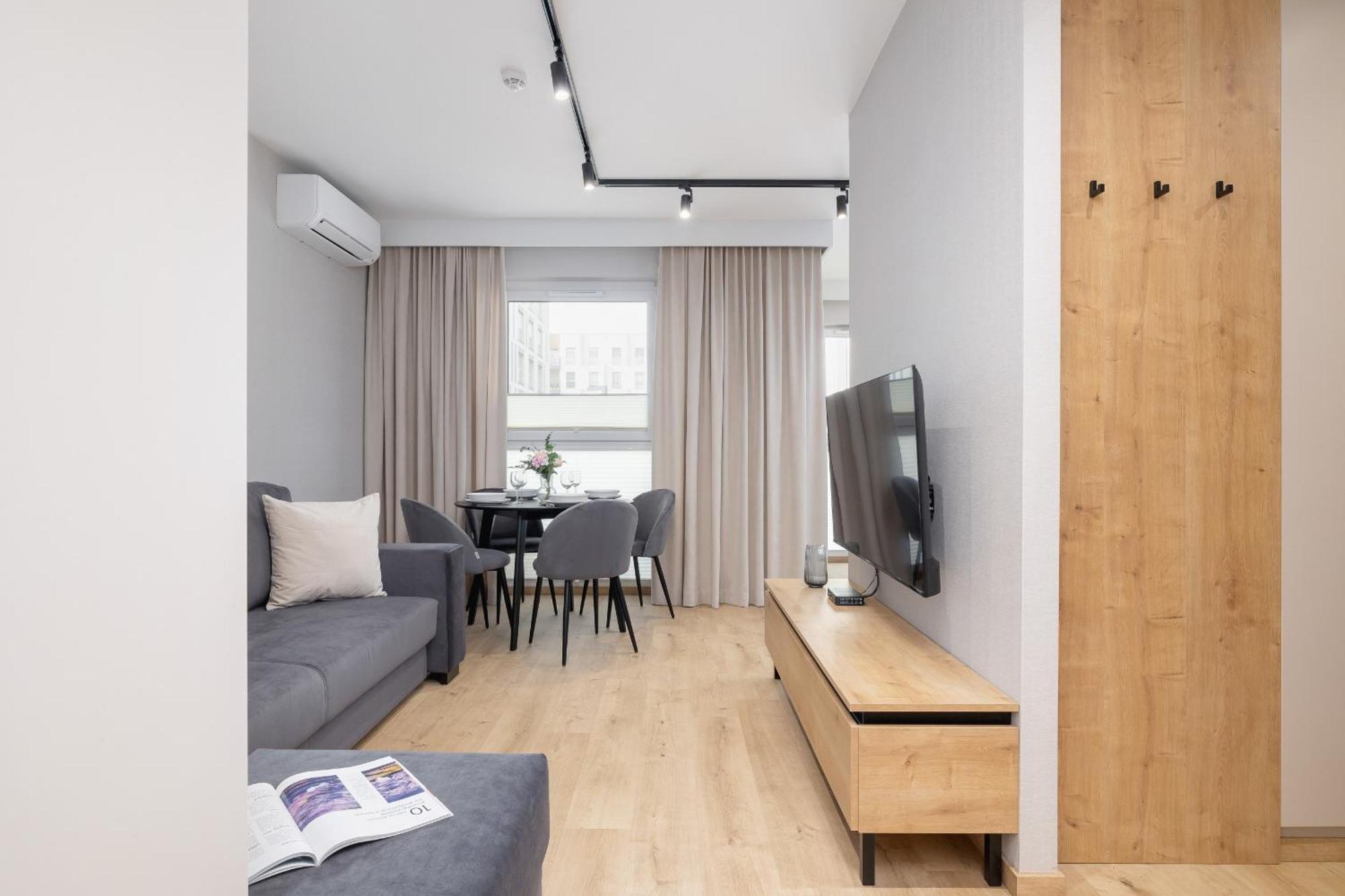Bright Apartment In Krakow With Garden, Air Conditioning, Parking And Desk By Renters Prestige Екстериор снимка