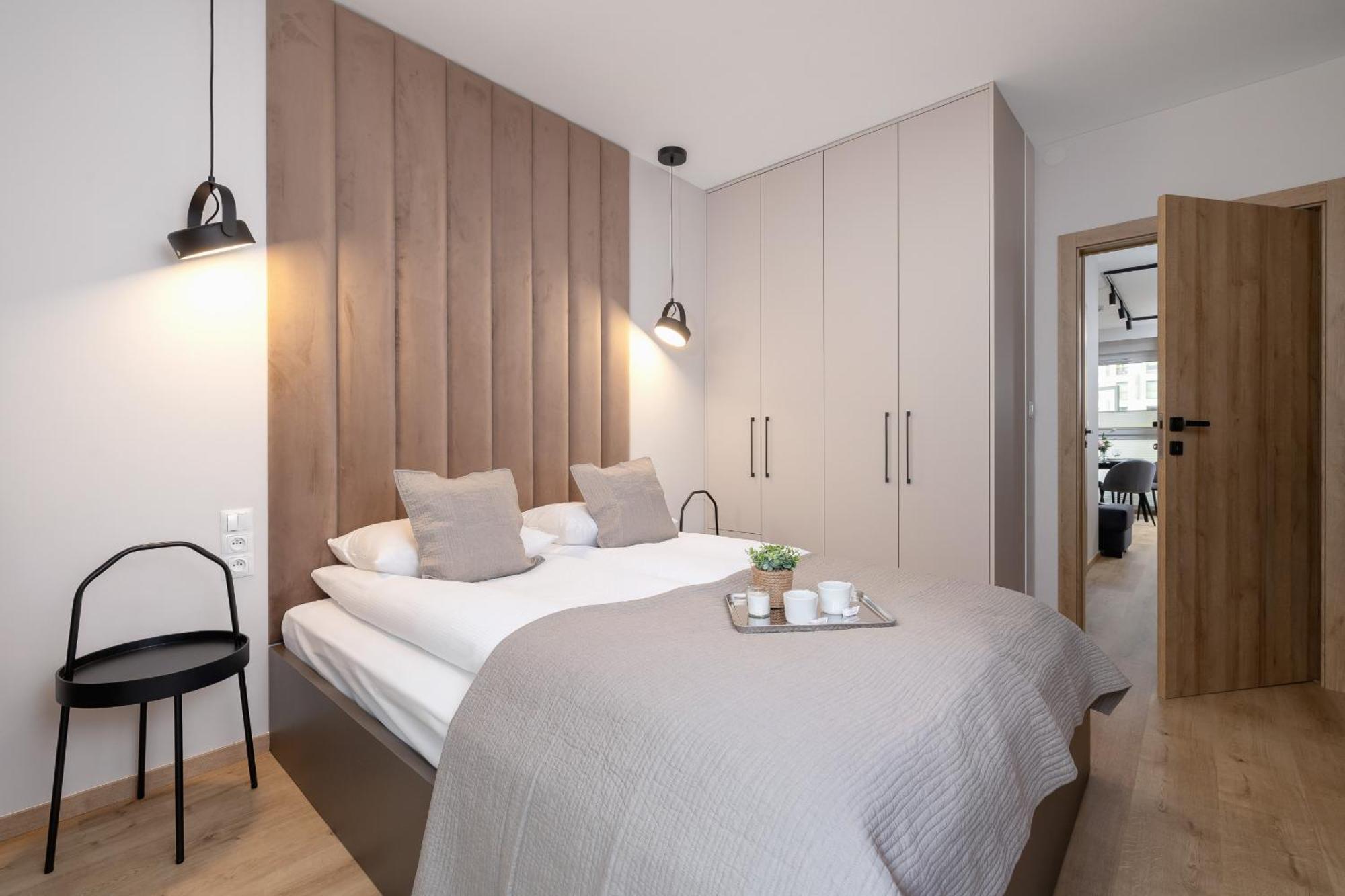 Bright Apartment In Krakow With Garden, Air Conditioning, Parking And Desk By Renters Prestige Екстериор снимка