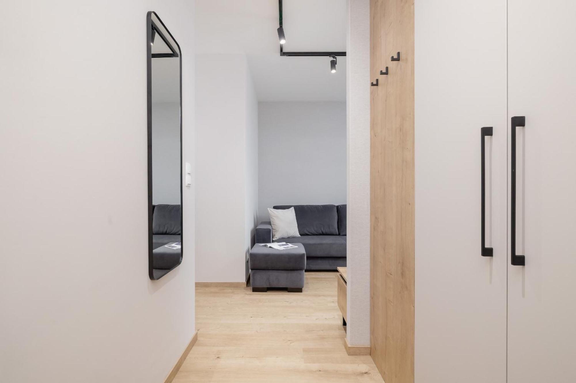 Bright Apartment In Krakow With Garden, Air Conditioning, Parking And Desk By Renters Prestige Екстериор снимка