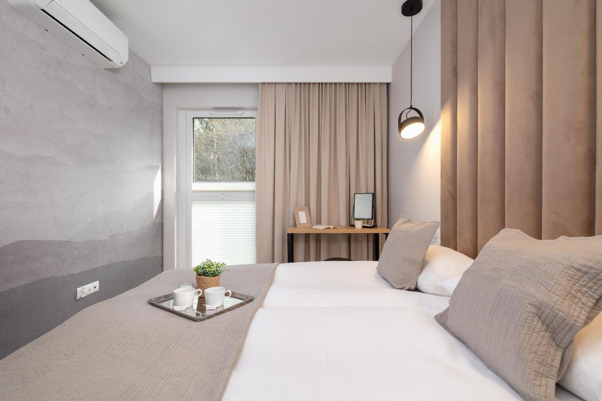 Bright Apartment In Krakow With Garden, Air Conditioning, Parking And Desk By Renters Prestige Екстериор снимка