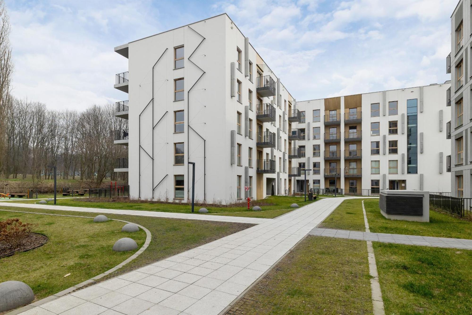 Bright Apartment In Krakow With Garden, Air Conditioning, Parking And Desk By Renters Prestige Екстериор снимка